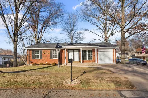 192 Chinon Dr, Saint Louis, MO 63129