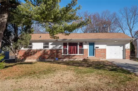 621 Lynn Haven Ln, Hazelwood, MO 63042
