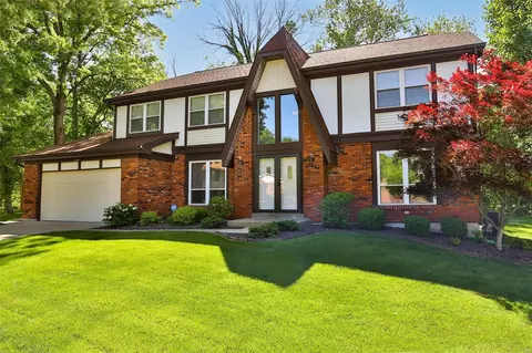 496 Whitree Ln, Chesterfield, MO 63017