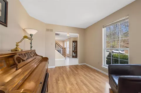 1004 Westrun Dr, Ballwin, MO 63021 photo 28