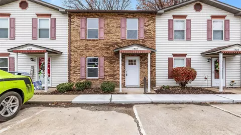 1320 Sunny Slope Dr #B, O'fallon, MO 63366
