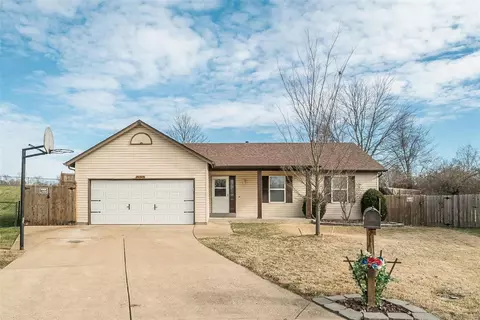 32 Sassafras Ct, Saint Charles, MO 63303