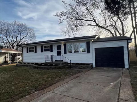 10225 Lynncrest Ct, Saint Louis, MO 63136