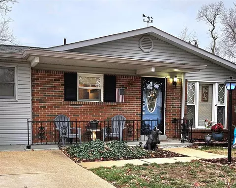 10426 Fourwinds Ct, Saint Louis, MO 63114