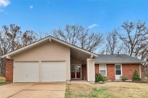 732 Winding Bend Ln, Manchester, MO 63021