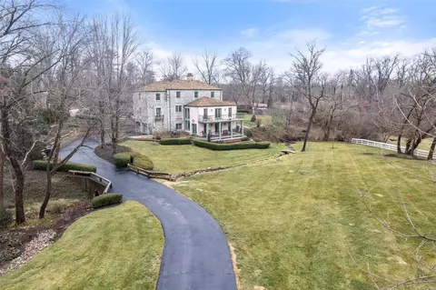 3 Countryside Ln, Saint Louis, MO 63131