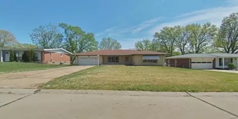 13990 Le Sabre Dr, Florissant, MO 63034