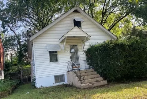 9956 Valley Dr, Saint Louis, MO 63137