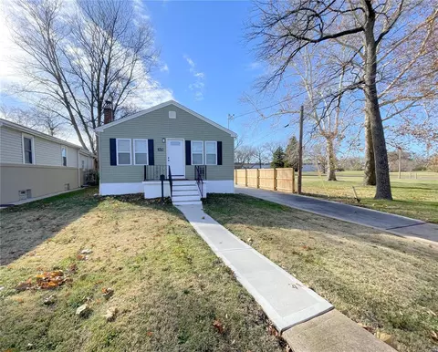 3674 Weber Rd, Saint Louis, MO 63125