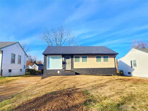 441 Lancashire Rd, Saint Louis, MO 63137