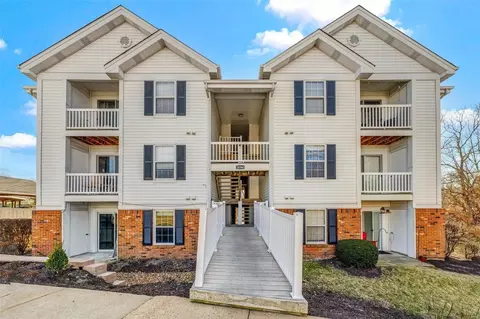 16566 Victoria Crossing Dr #E, Wildwood, MO 63040