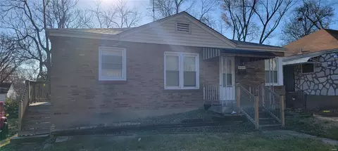 5356 Bermuda Dr, Normandy, MO 63121