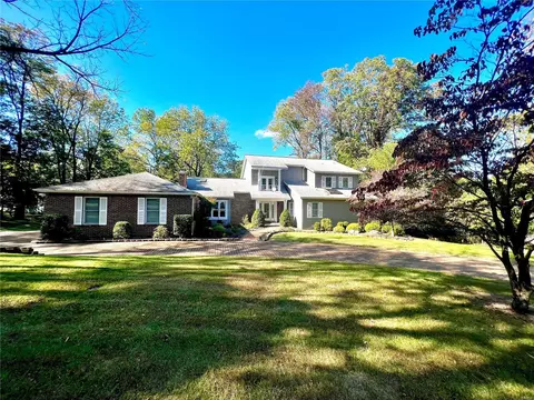 61 Garden, Maryland Heights, MO 63043