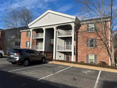 7605 Triwoods Dr #H, Saint Louis, MO 63119