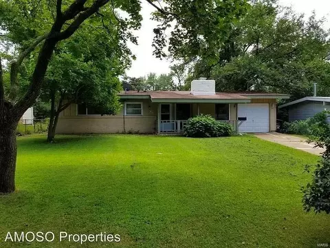 2360 Cherry Ln, Florissant, MO 63033