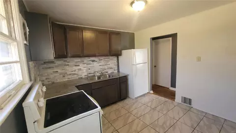 58 Fenwick, Ferguson, MO 63135 photo 10