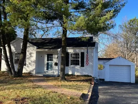 823 S Ballas Rd, Saint Louis, MO 63122