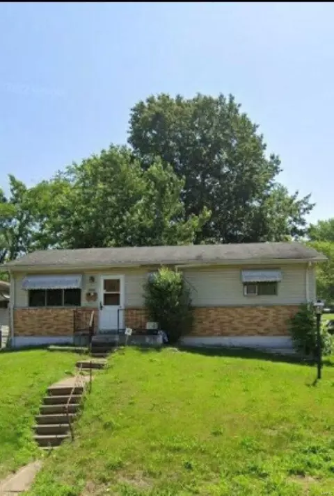 10400 Count Dr, Saint Louis, MO 63136