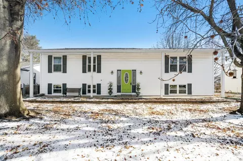 32 N Meadow Dr, O'fallon, MO 63366 photo 2