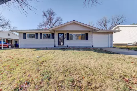 704 Undercliff Dr, Hazelwood, MO 63042