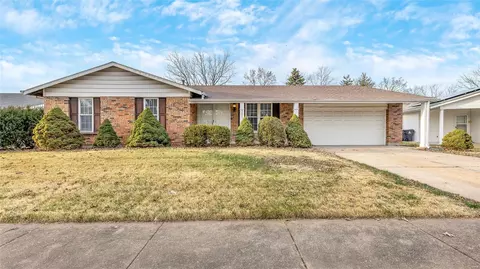 3919 Rue De Renard, Florissant, MO 63034