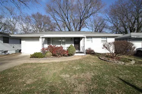 135 Ruth Dr, Florissant, MO 63031