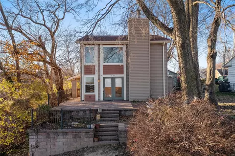 521 S 2nd St, Saint Charles, MO 63301