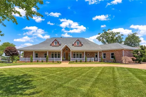 765 Hillenkamp Dr, Weldon Spring, MO 63304