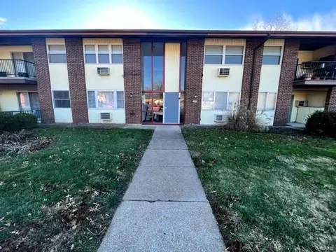 7495 Hazelcrest Dr #G, Hazelwood, MO 63042