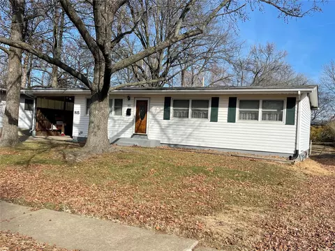 815 Borgia Ln, Florissant, MO 63031