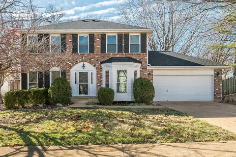 1401 Oakhall Manor Ct, Ballwin, MO 63021
