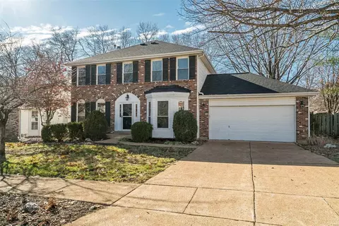 1401 Oakhall Manor Ct, Ballwin, MO 63021 photo 3