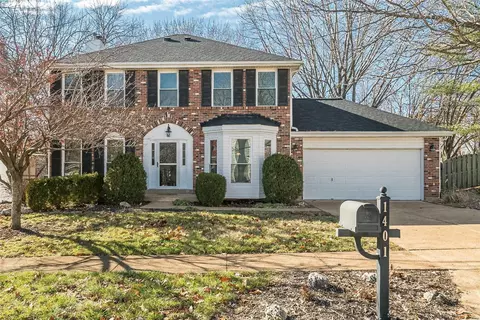 1401 Oakhall Manor Ct, Ballwin, MO 63021 photo 2