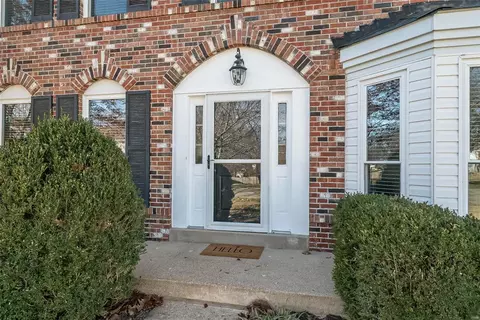 1401 Oakhall Manor Ct, Ballwin, MO 63021 photo 5