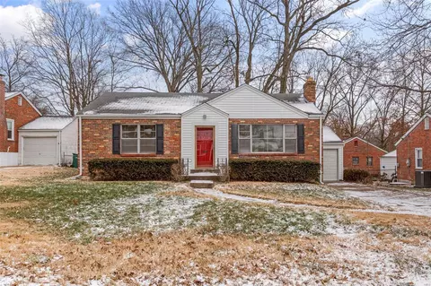 2 Wrenwood Ct, Webster Groves, MO 63119