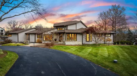 11967 Sackston Ridge Dr, Creve Coeur, MO 63141