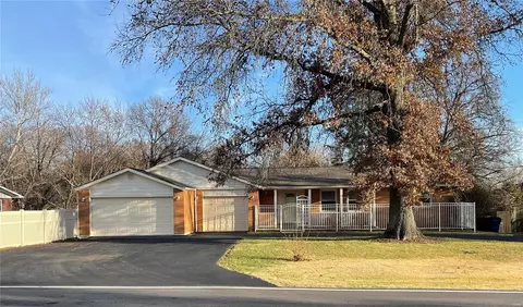 4326 Robbins Mill Rd, Florissant, MO 63034