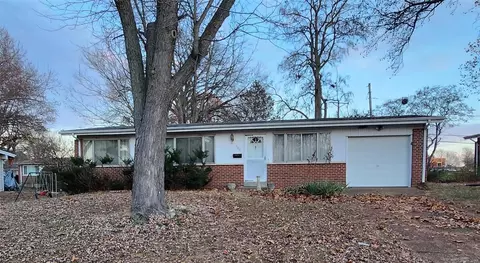 920 Preakness Ln, Florissant, MO 63033