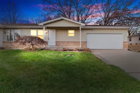 51 Laura Dr, Saint Peters, MO 63376