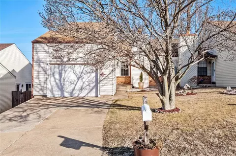 72 Lost Dutchman Dr #A, Saint Peters, MO 63376