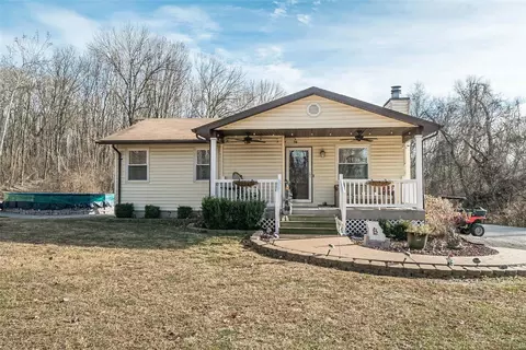 3042 Douglas Rd, Florissant, MO 63034