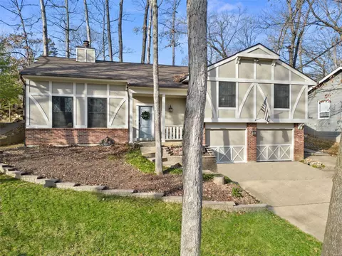 1423 Autumn Leaf Dr, Ballwin, MO 63021
