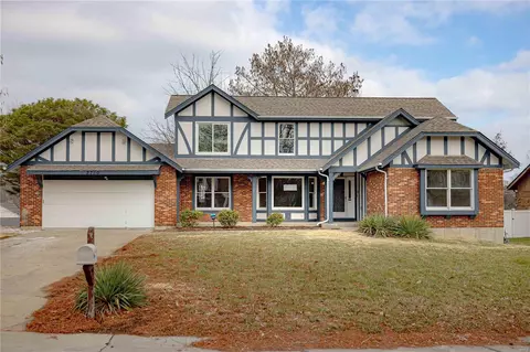 2750 Sherborn Ln, Saint Charles, MO 63301