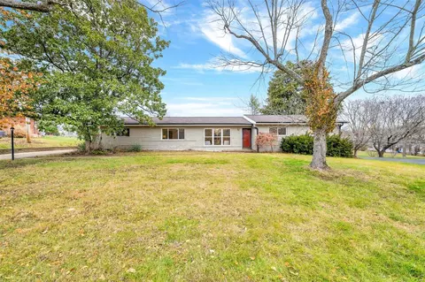 17 Country Fair Ln, Saint Louis, MO 63141