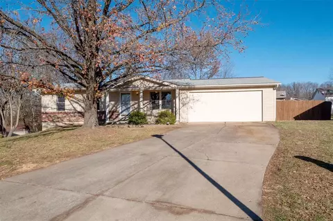 19 Holly Ct, O'fallon, MO 63366