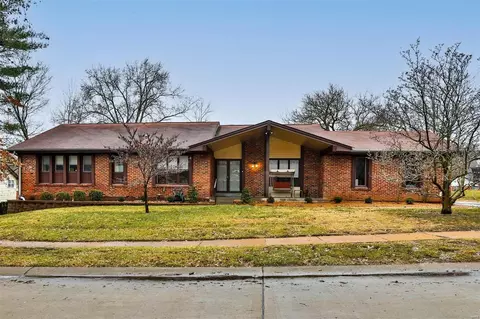 14442 Corallin Dr, Chesterfield, MO 63017