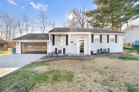 1506 Belleau Lake Dr, O'fallon, MO 63366