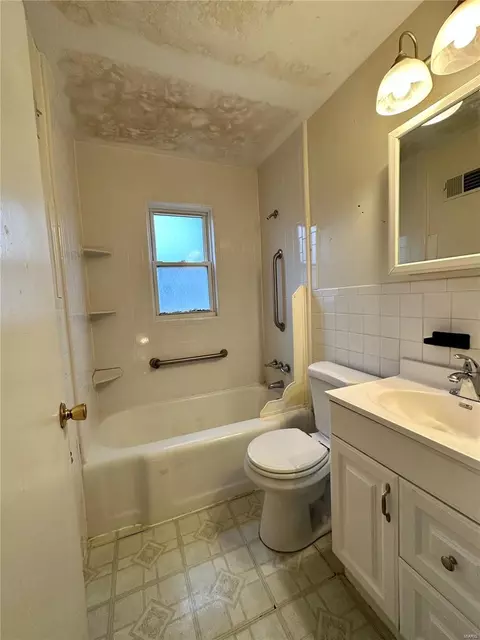 8848 Harold Dr, Berkeley, MO 63134 photo 5