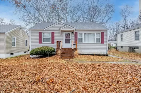 1915 Bainbridge Dr, Hanley Hills, MO 63133