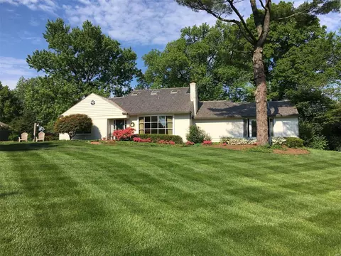 2329 N Ballas Rd, Saint Louis, MO 63131
